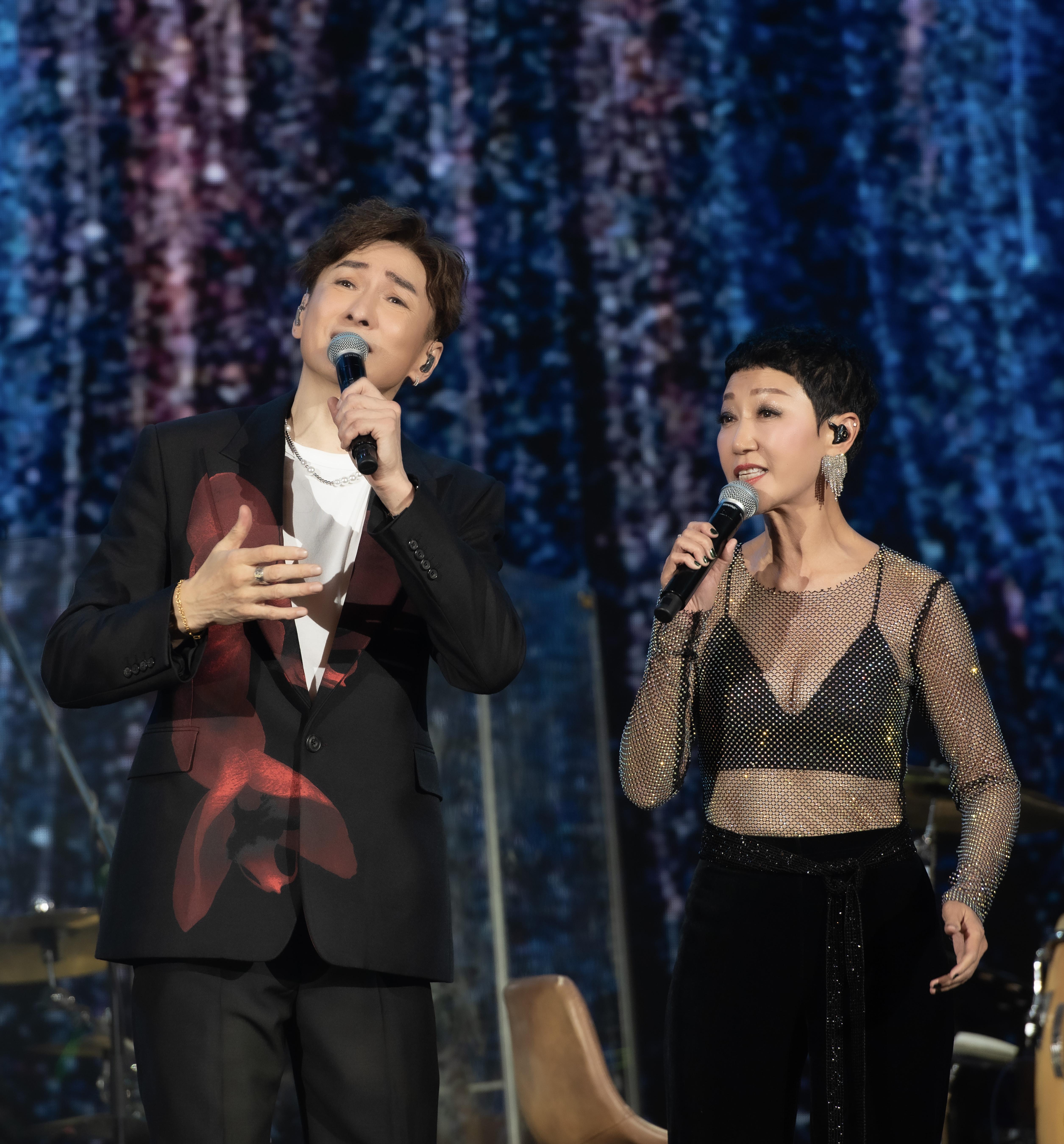 文佩玲出場和胡渭康合唱,兩人分享新秀歌唱比賽時的種種回憶。