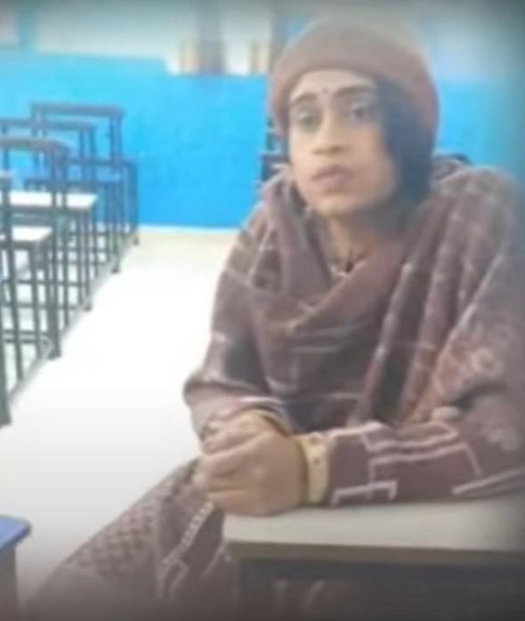 Angrej 為了把曾經落榜的女友送入大學,不惜剃掉鬍鬚、化妝並偽造多張假證件代考。(X)