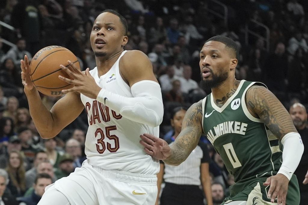 公鹿10分擊敗騎士。(美聯社)