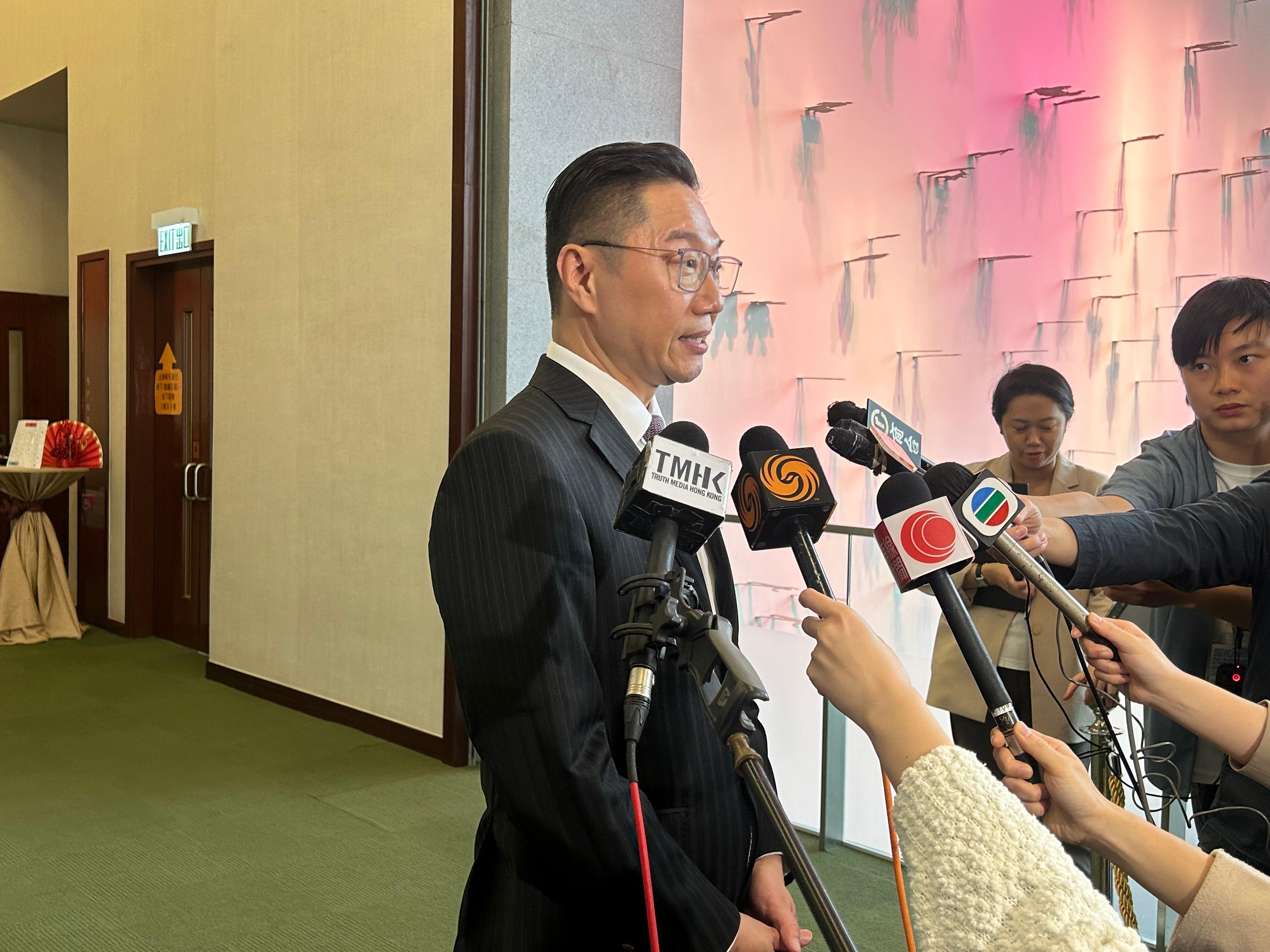 邵家輝指,要觀望增加自由行城市後會為業界帶來多少生意額增長。(陳芷晴攝)