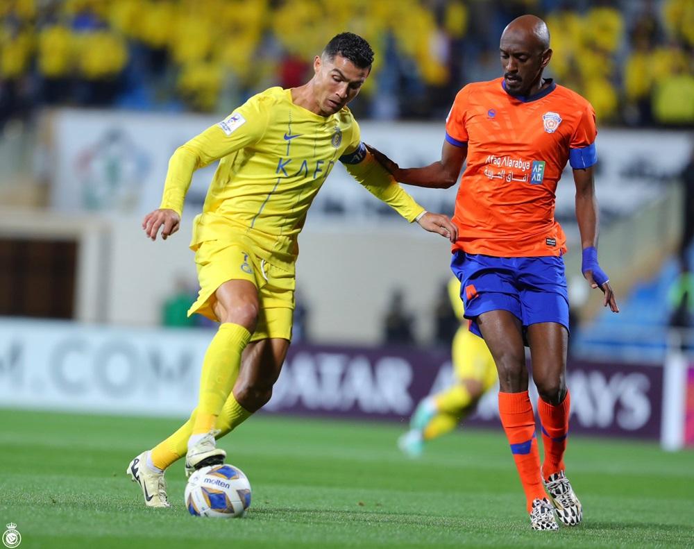 艾納斯1:0小勝艾費哈。(艾納斯X)