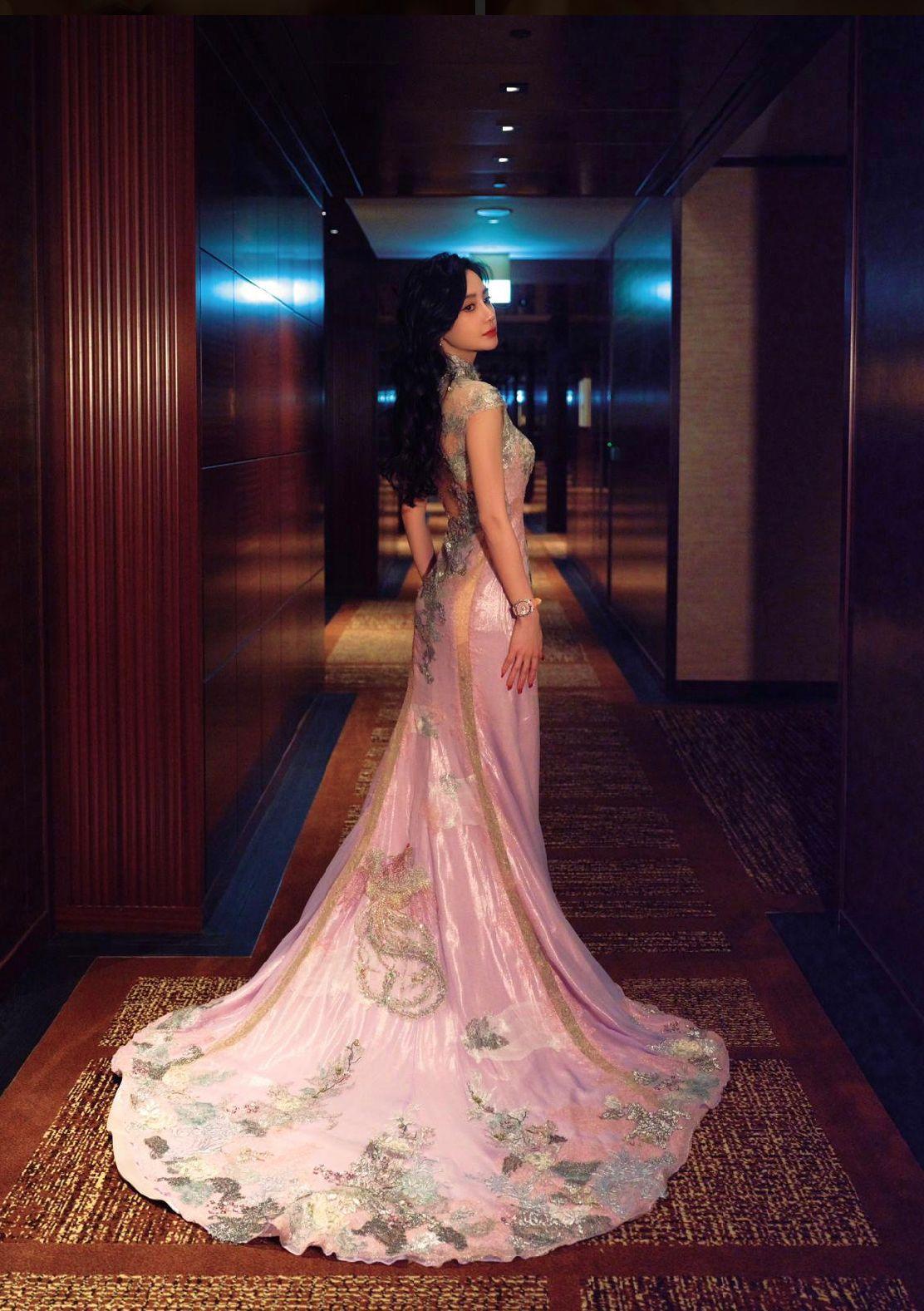 Angelababy華麗出席英國BAFTA晚會。