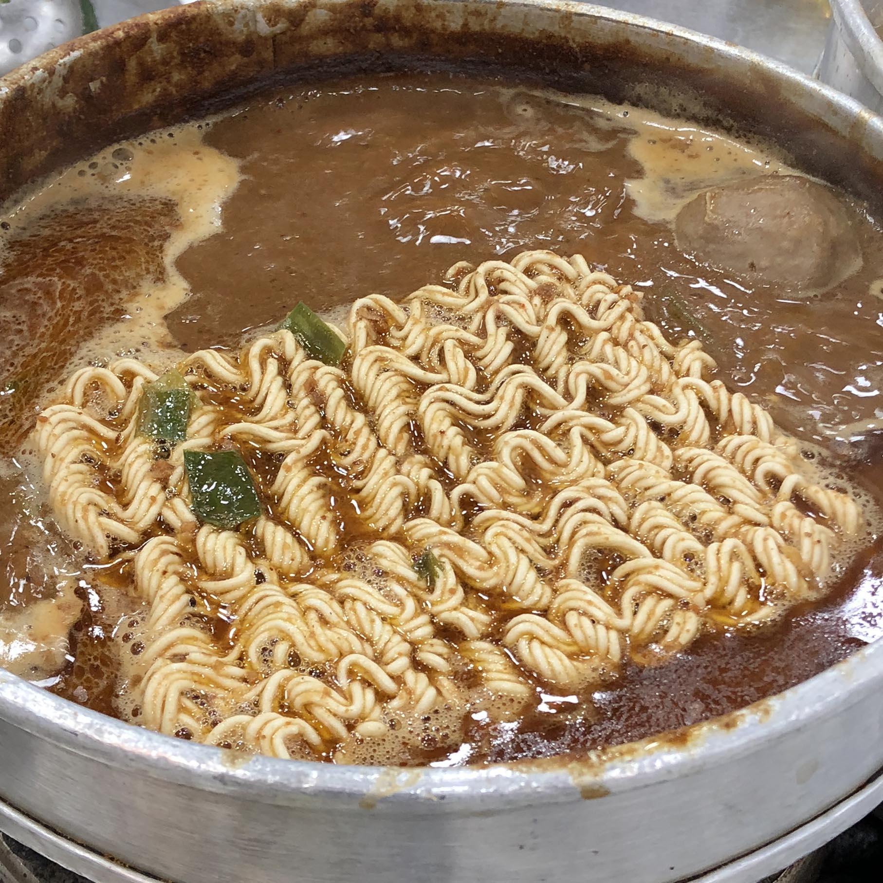 方榮記打邊爐可以自己淥大光麵