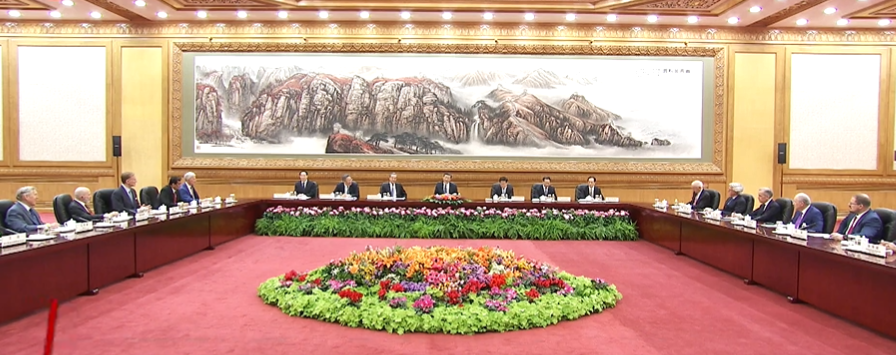 國家主席習近平在北京人民大會堂,會見美國工商界及戰略學術界代表。(央視影片截圖)