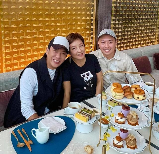 黎明詩出櫃後改以TB頭示人,去年6月獲梁思浩慶祝生日。