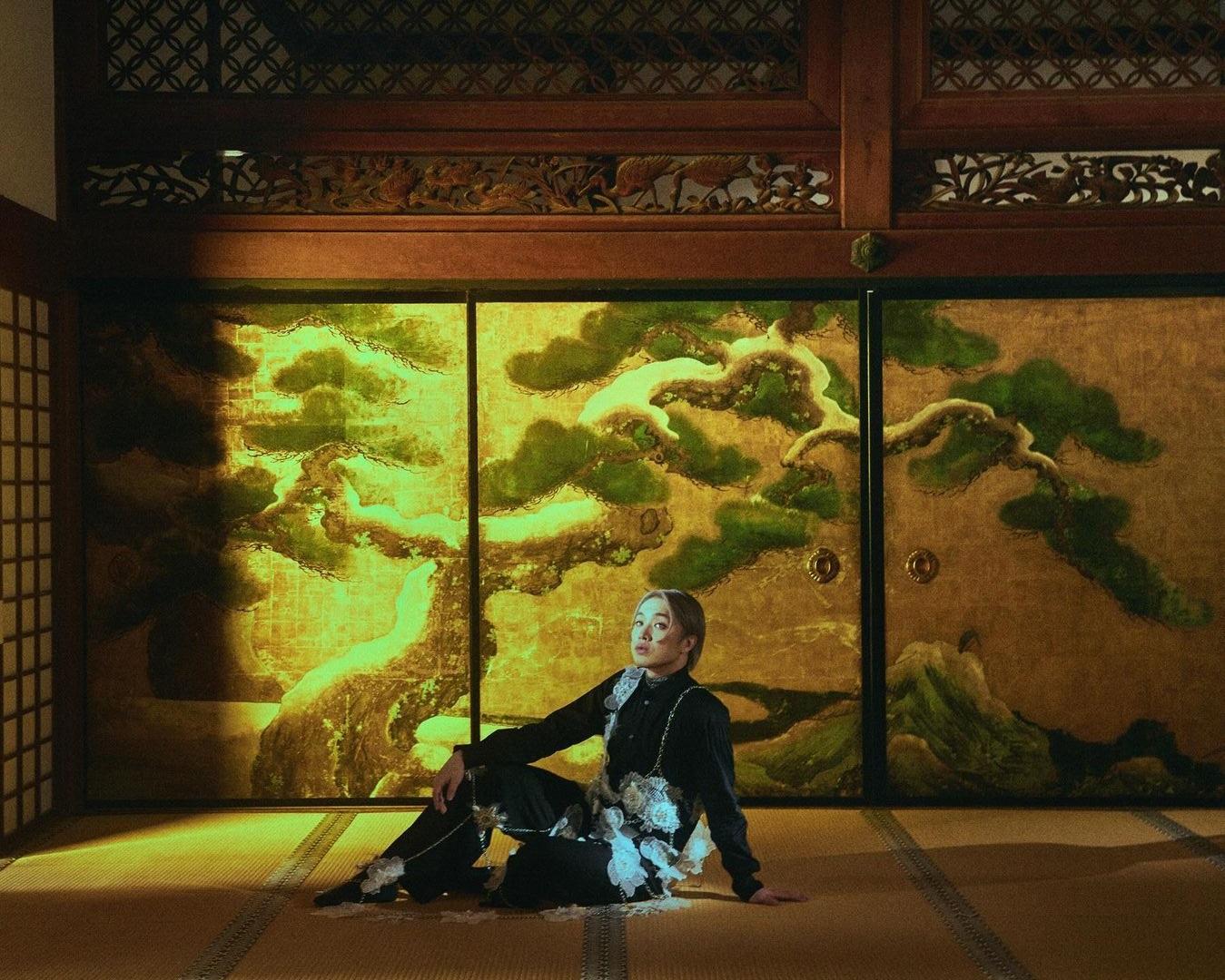 Jer柳應廷特地往日本取景,為黑膠唱片《I am the I》拍攝相集。