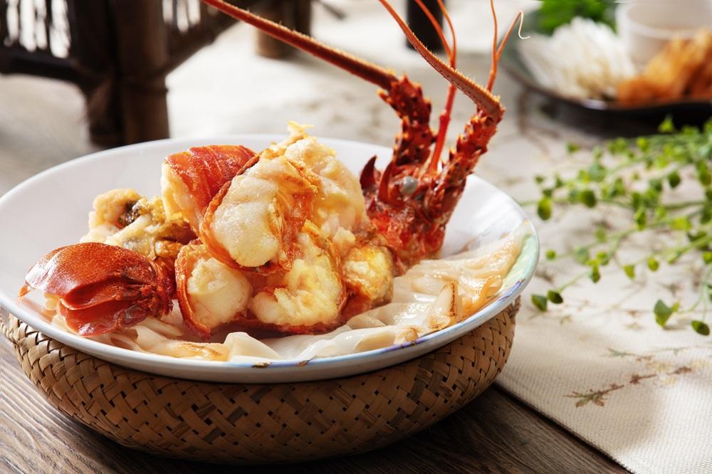 翠亨邨全新順德菜 黃湯龍蝦煮陳村粉(HK$438)