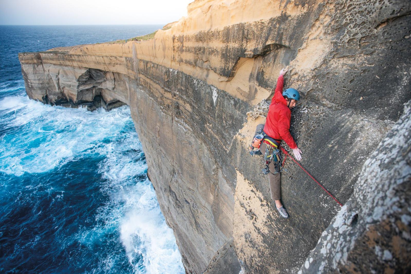 PatagoniaSuper Free Alpine Jacket 專為野外行山和抵禦寒冷極端天氣而設