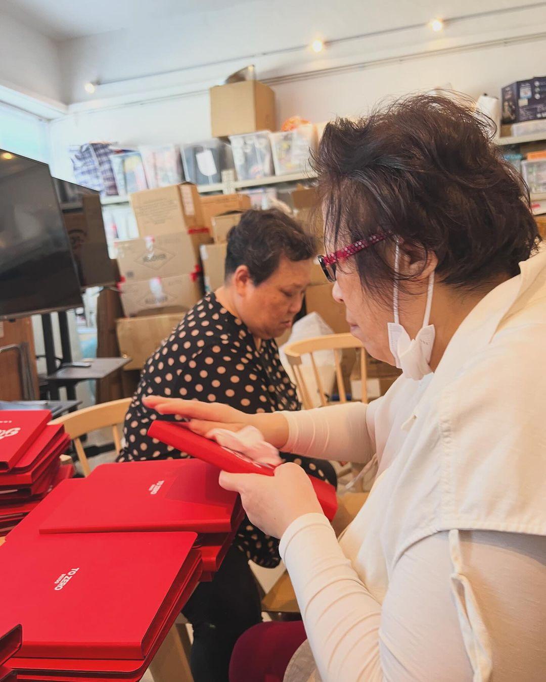 姜濤自言唔夠人手,要姜媽出動。