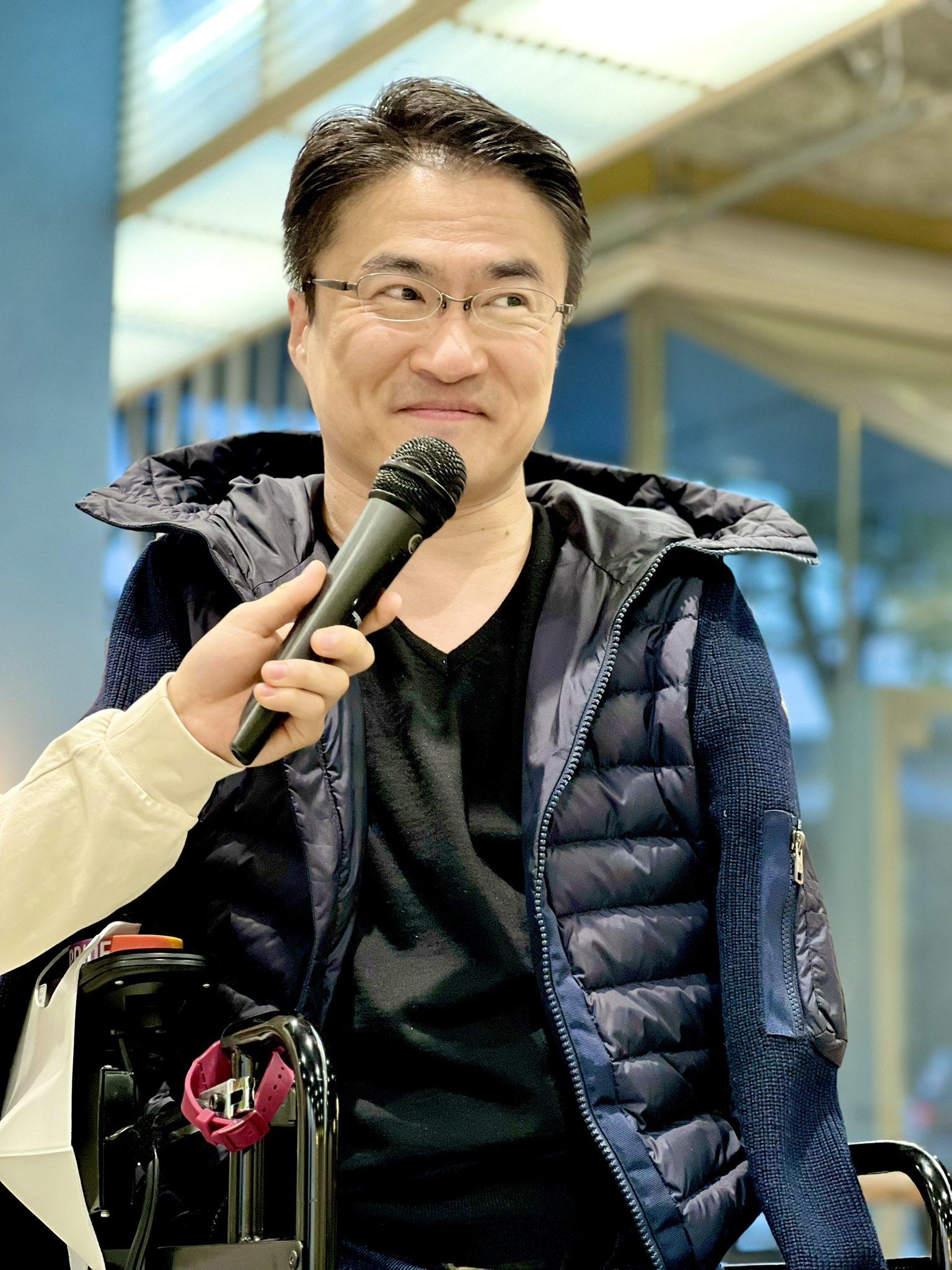 日本知名作家乙武洋匡天生無四肢,曾推出自傳《五體不滿足》,及後轉型做YouTuber