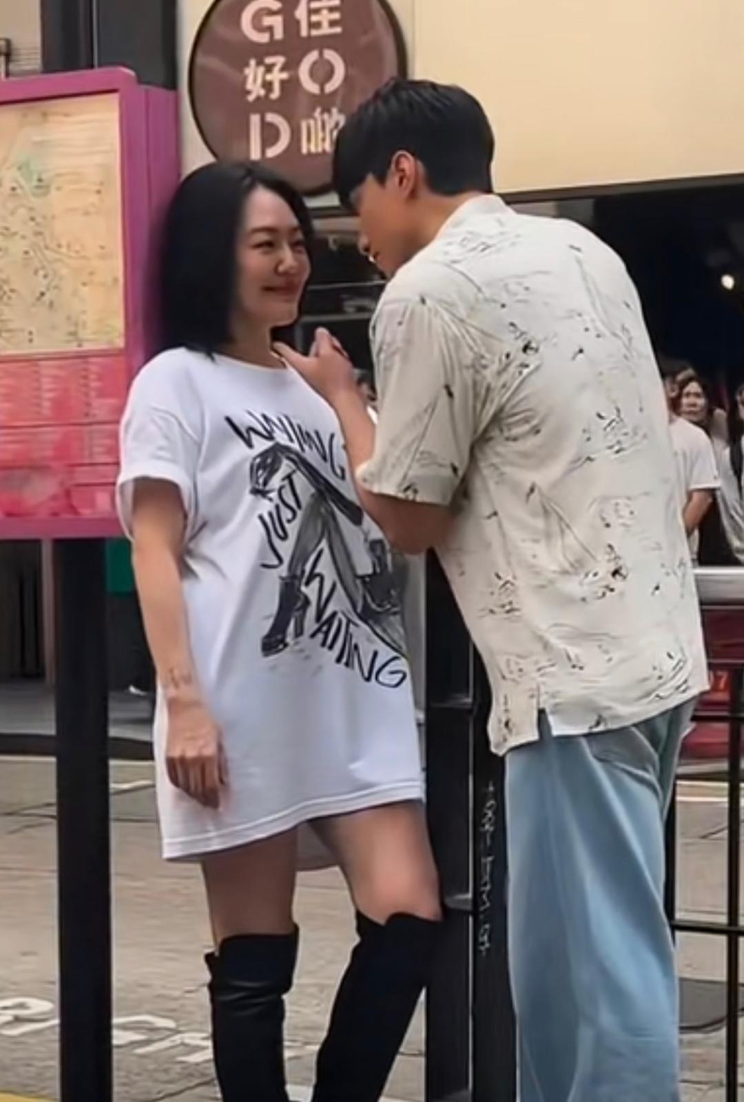 劉俊謙在眾目睽睽下情挑小S 。