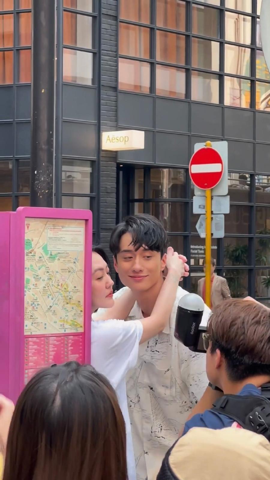 劉俊謙為小S充當男伴遊。