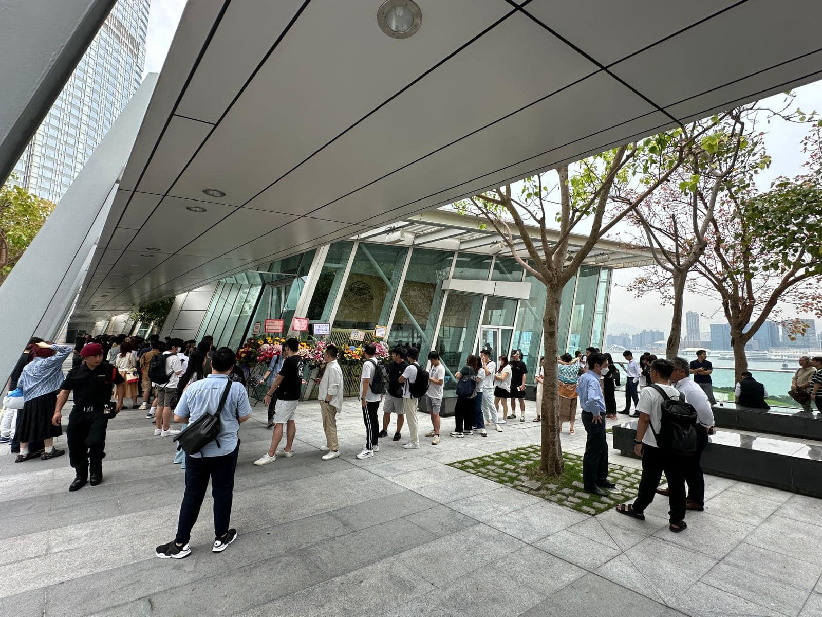 「挽肉と米」開業吸引不少人到場排隊試食。(FB@黃傑龍 Simon - 窮富翁 好人好事)