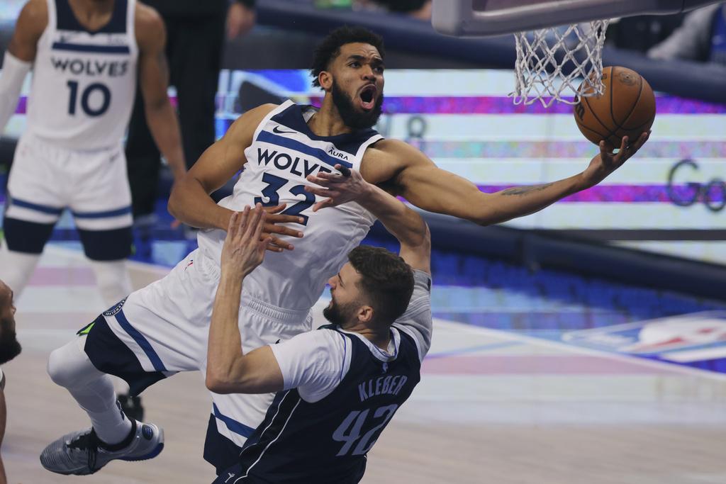 木狼以105:100擊敗獨行俠,場數追至1:3。(美聯社)