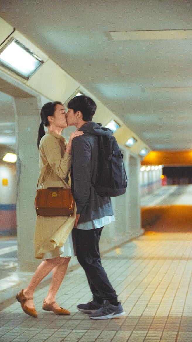 劉俊謙與蔡思韵在電影《幻愛》合作而撻著。