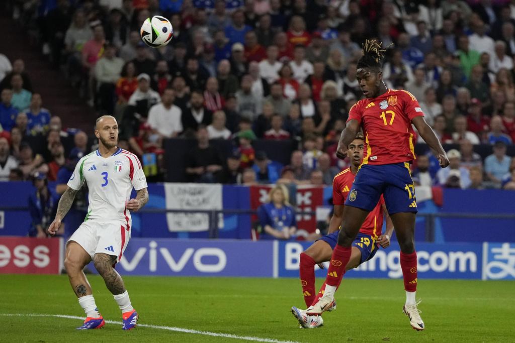 西班牙上半場錄得9次射門,惜未能攻破意大利門將基安盧基當拿隆馬的十指關。(美聯社)