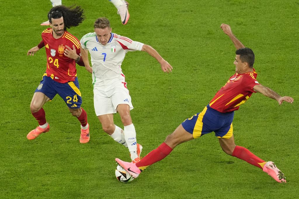 西班牙上半場錄得9次射門,惜未能攻破意大利門將基安盧基當拿隆馬的十指關。(美聯社)