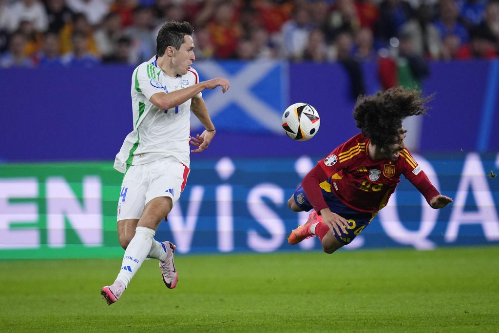 西班牙上半場錄得9次射門,惜未能攻破意大利門將基安盧基當拿隆馬的十指關。(美聯社)