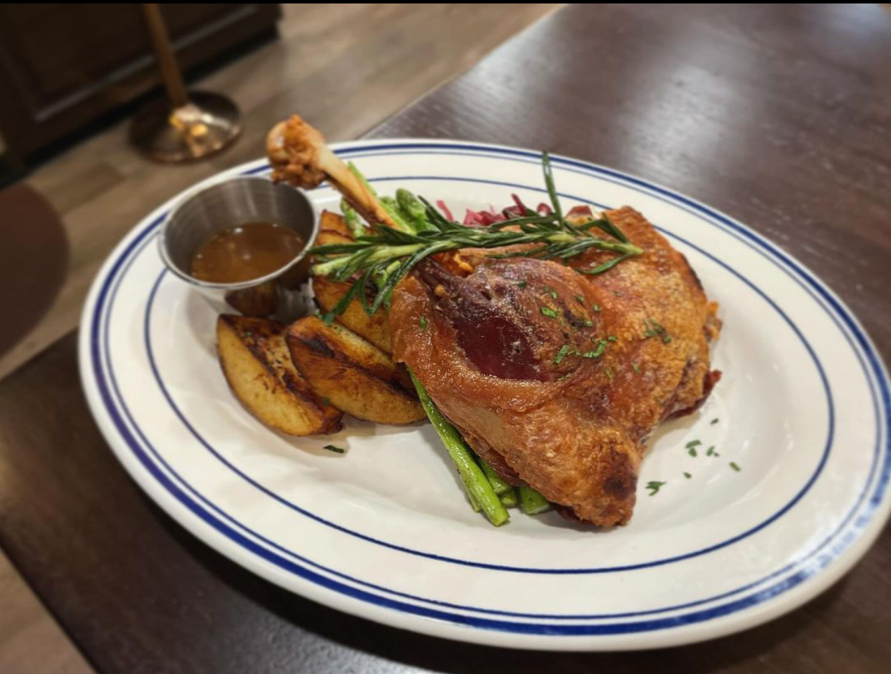 位於九龍城的Chaplin主打歐陸菜式,提供多款歐洲菜、葡萄酒、啤酒等。