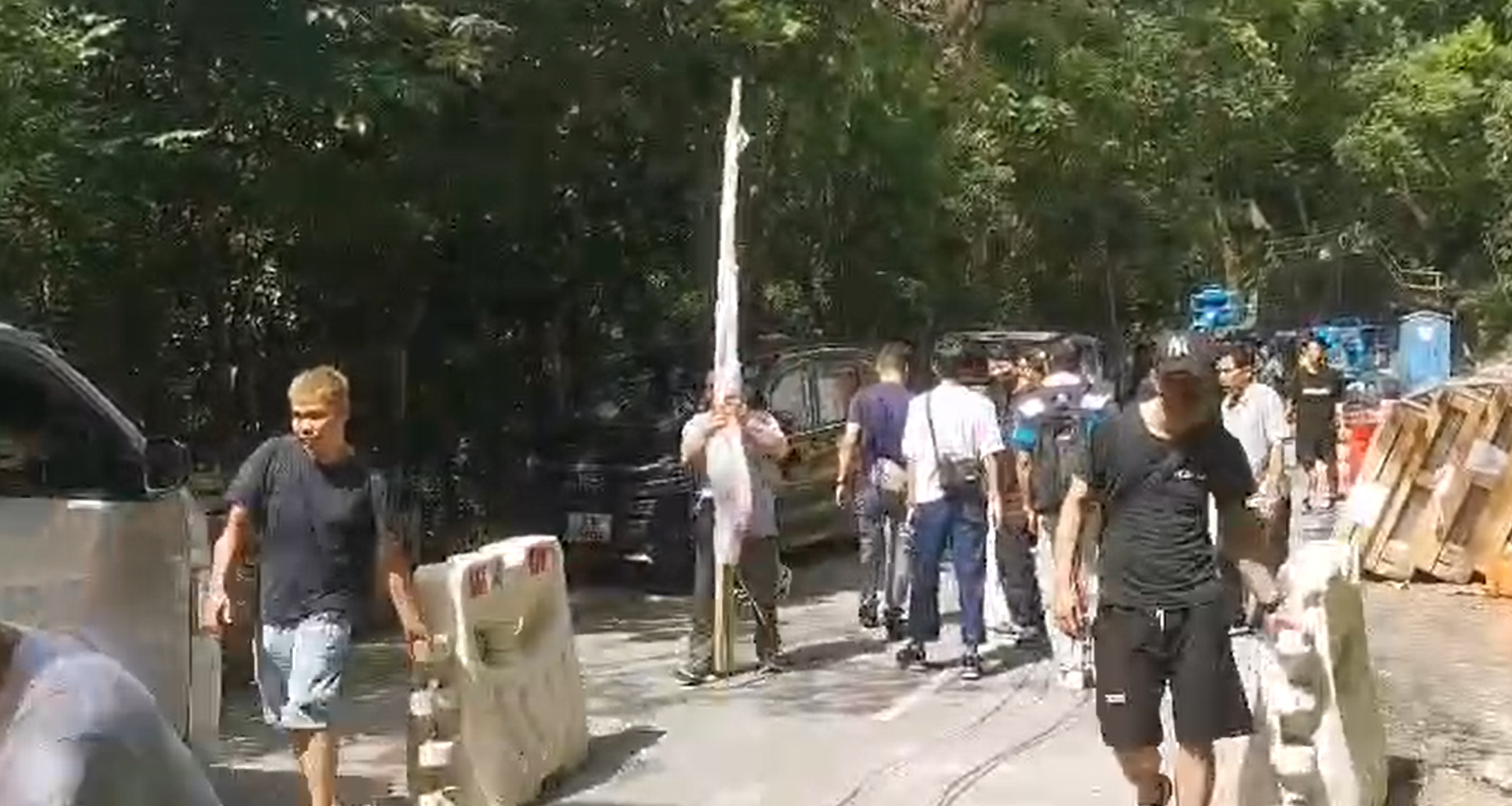 港島西半山寶珊道28號地盤項目,一批玻璃幕牆工人不滿被拖欠薪金(香港建造業總工會影片截圖)