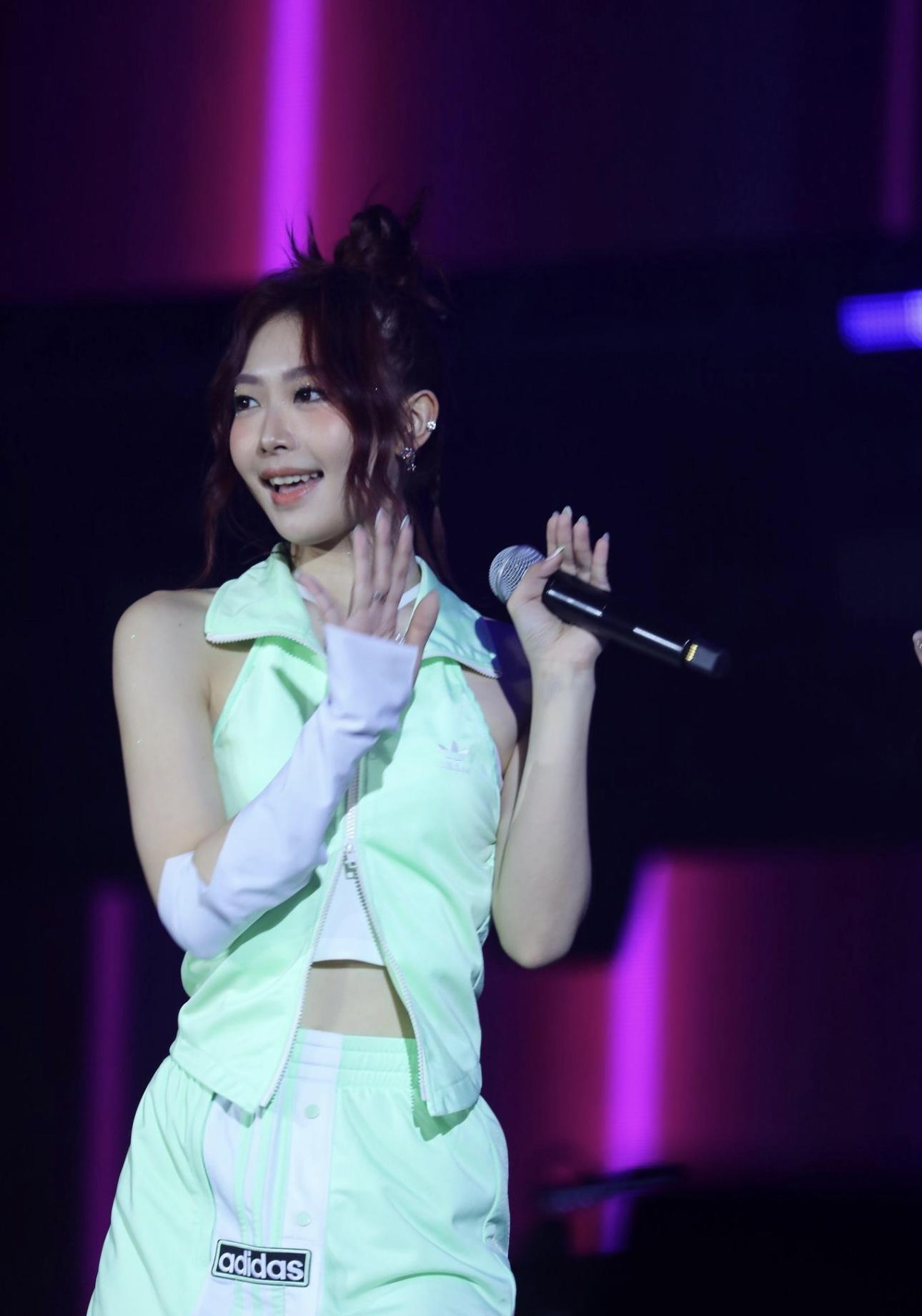 Ada首次出騷反而覺得興奮同有安全感。