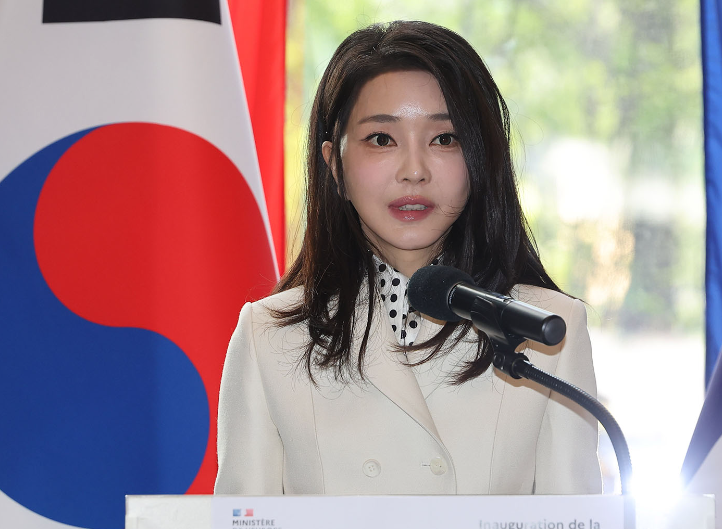 檢方指金建希收受名牌手袋是私人禮物,與總統丈夫尹錫悅履行職務無關,因此無申報義務(資料圖片)