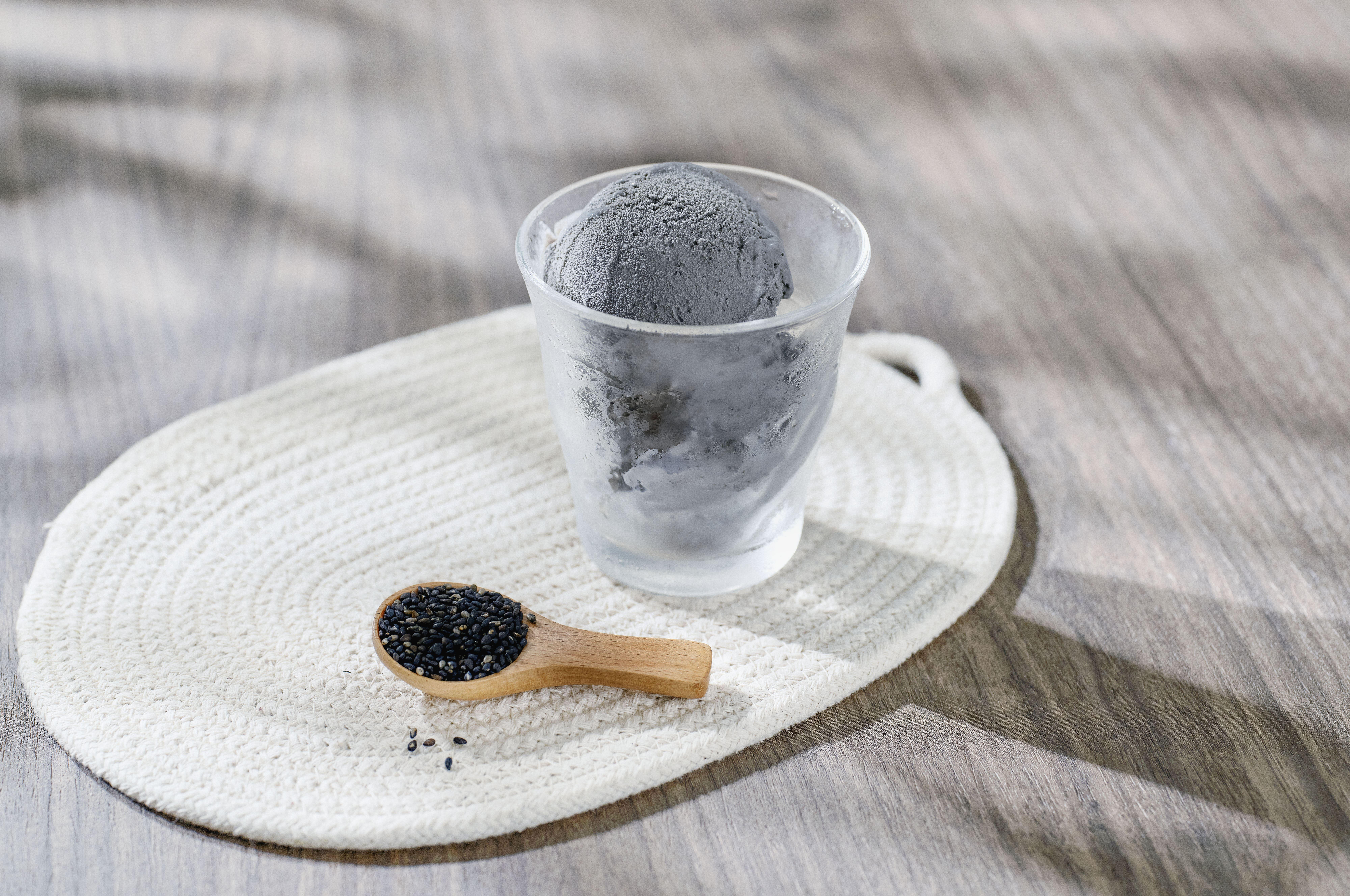 黑芝麻雪糕芝麻味醇香。