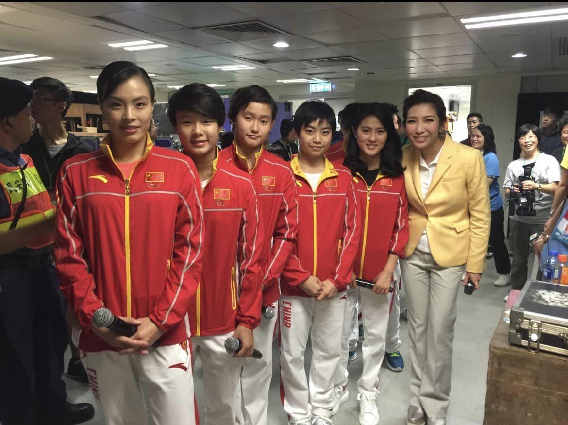 2016年國家跳水隊訪港,全紅嬋教練陳若琳(右二)已經長得很清秀。