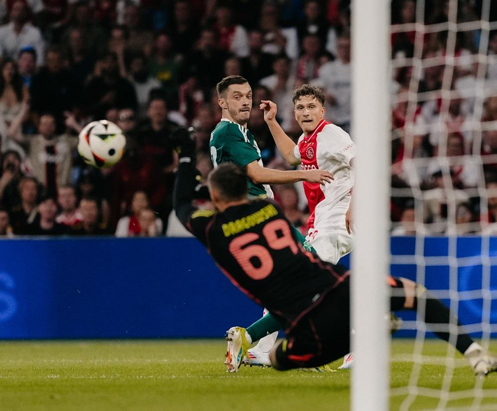 阿積士12碼射贏彭拿典奈高斯。(阿積士X)