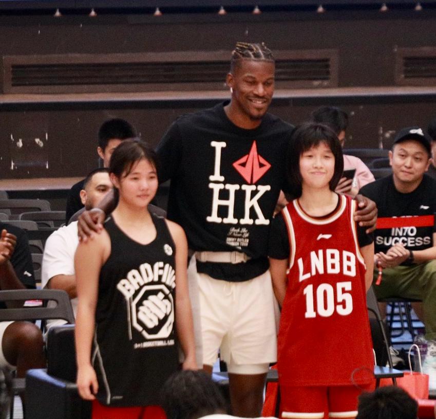 畢拿中國行香港站完結 訪西沙為本港小將助威