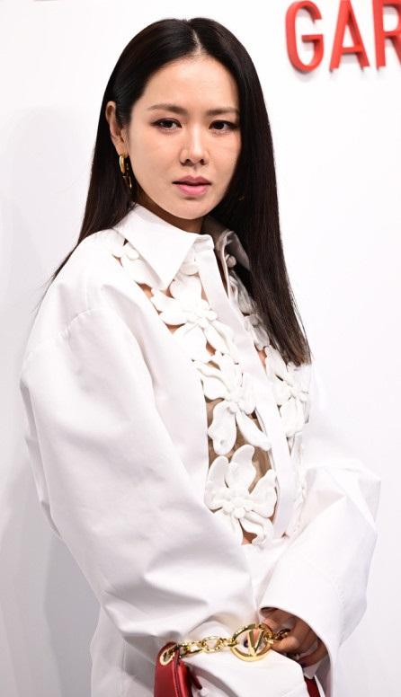 孫藝珍暫時照顧小朋友為主,還未有她復工的消息。