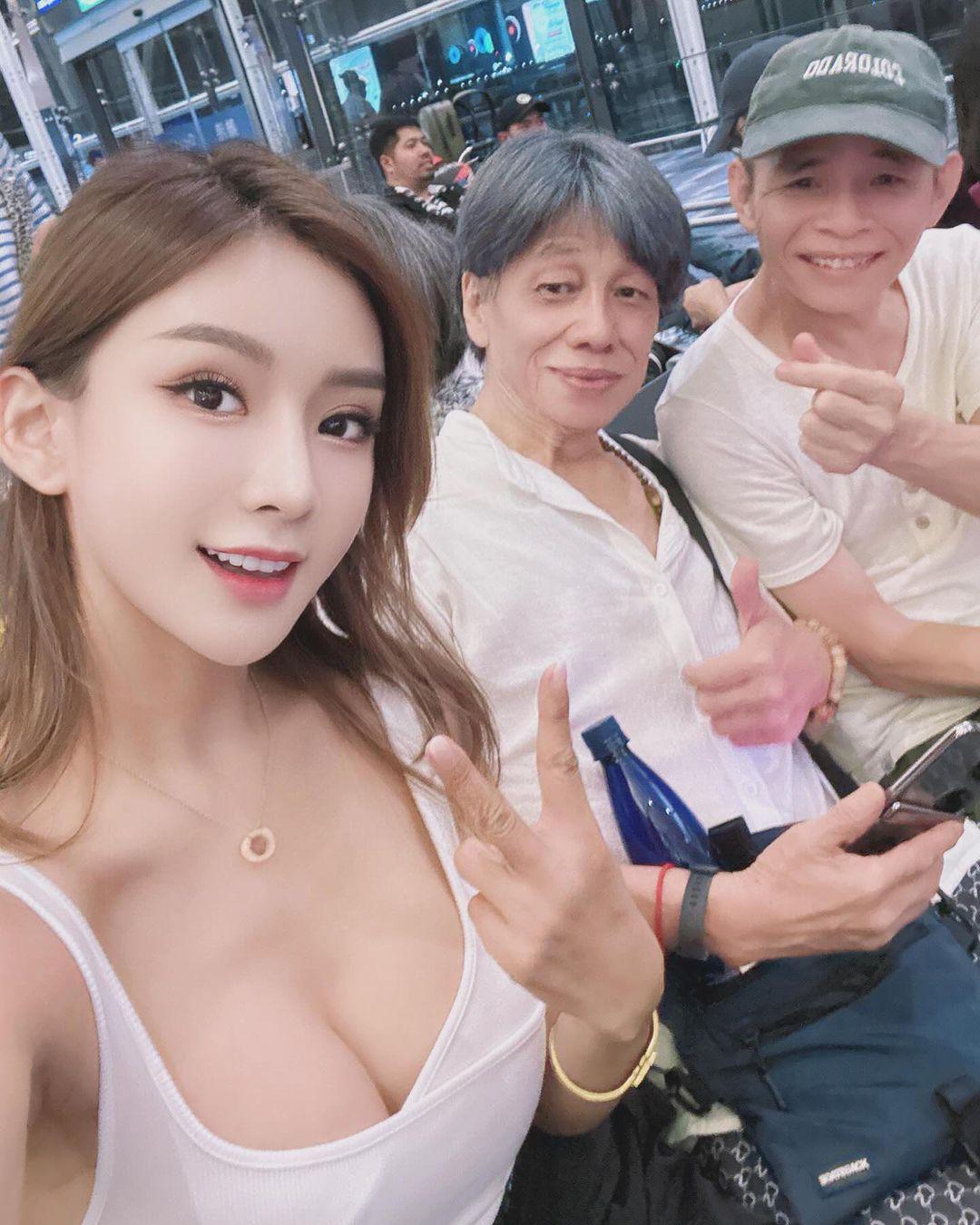 劉子儀分享跟梁小龍的合照,引發網民熱議。