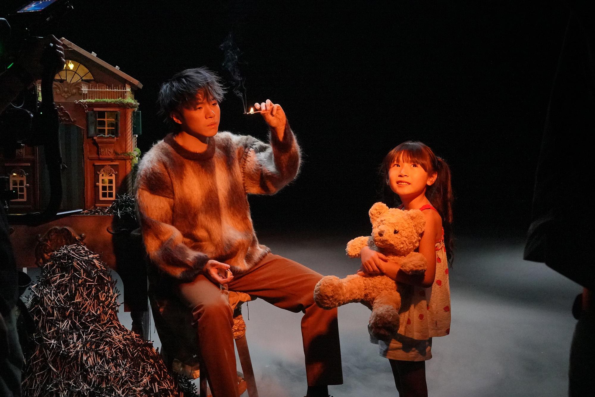 新歌《鑿》是談及Ian對於故事女主角的思念,已經達至瘋癲狀態,精神接近崩潰。