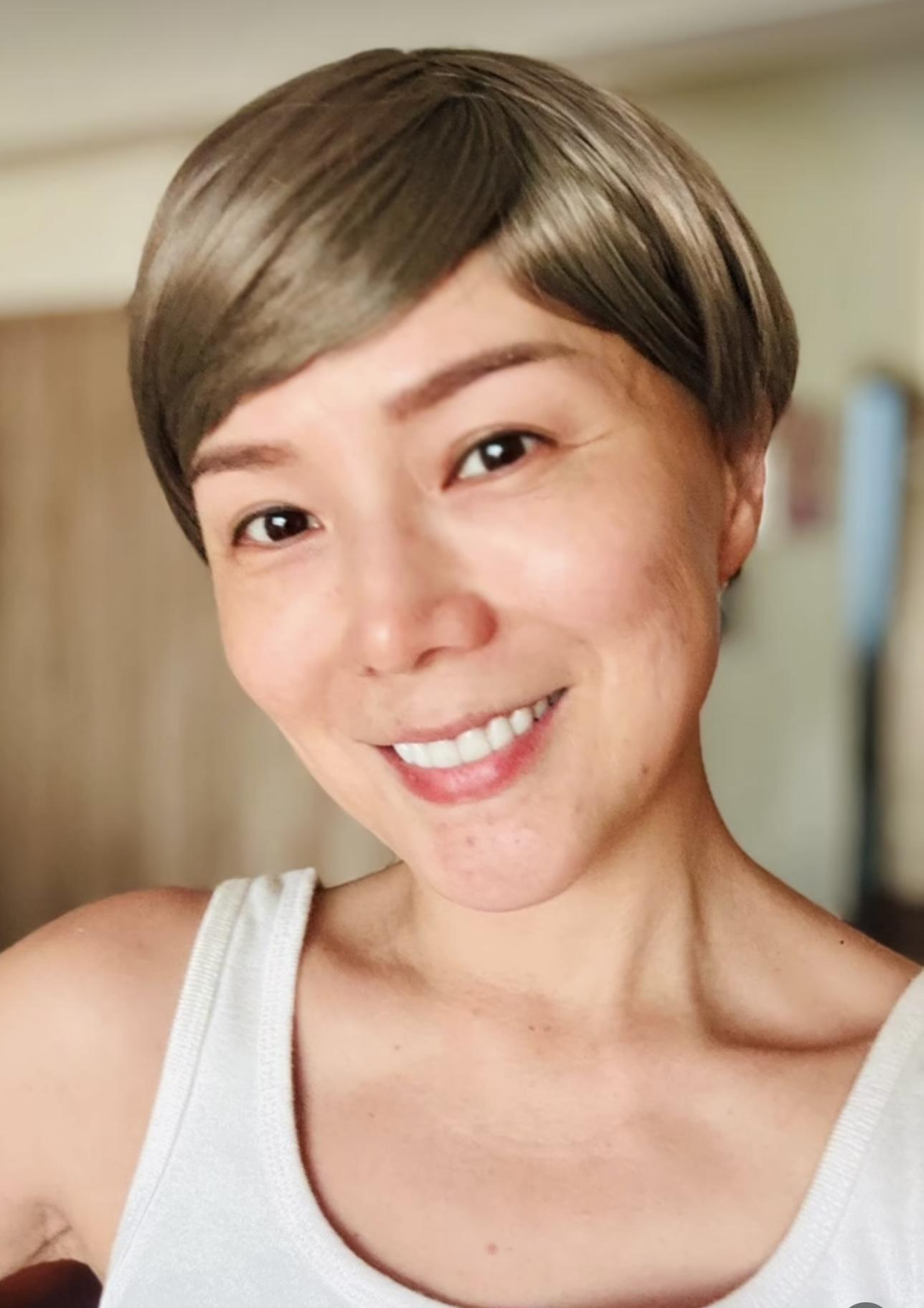 吳文忻戴上多款不同造型的假髮。