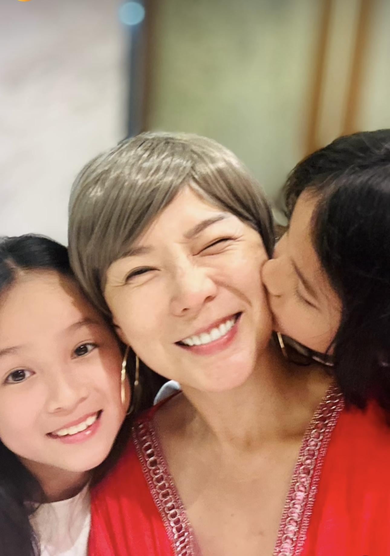 兩女兒已開始接受她患病的事實。