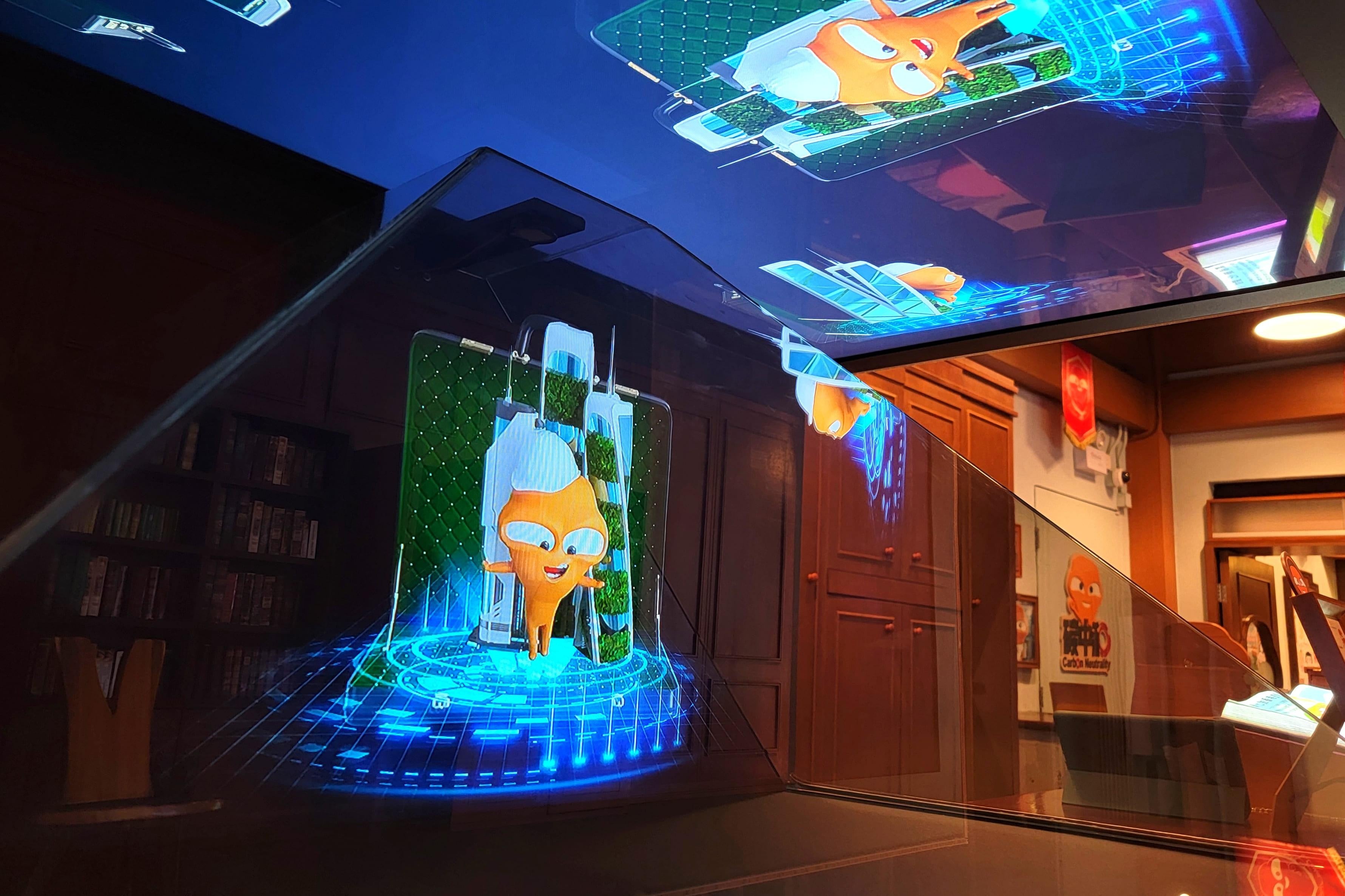 利用全息投影技術呈現減碳短劇，簡介四大減碳策略。