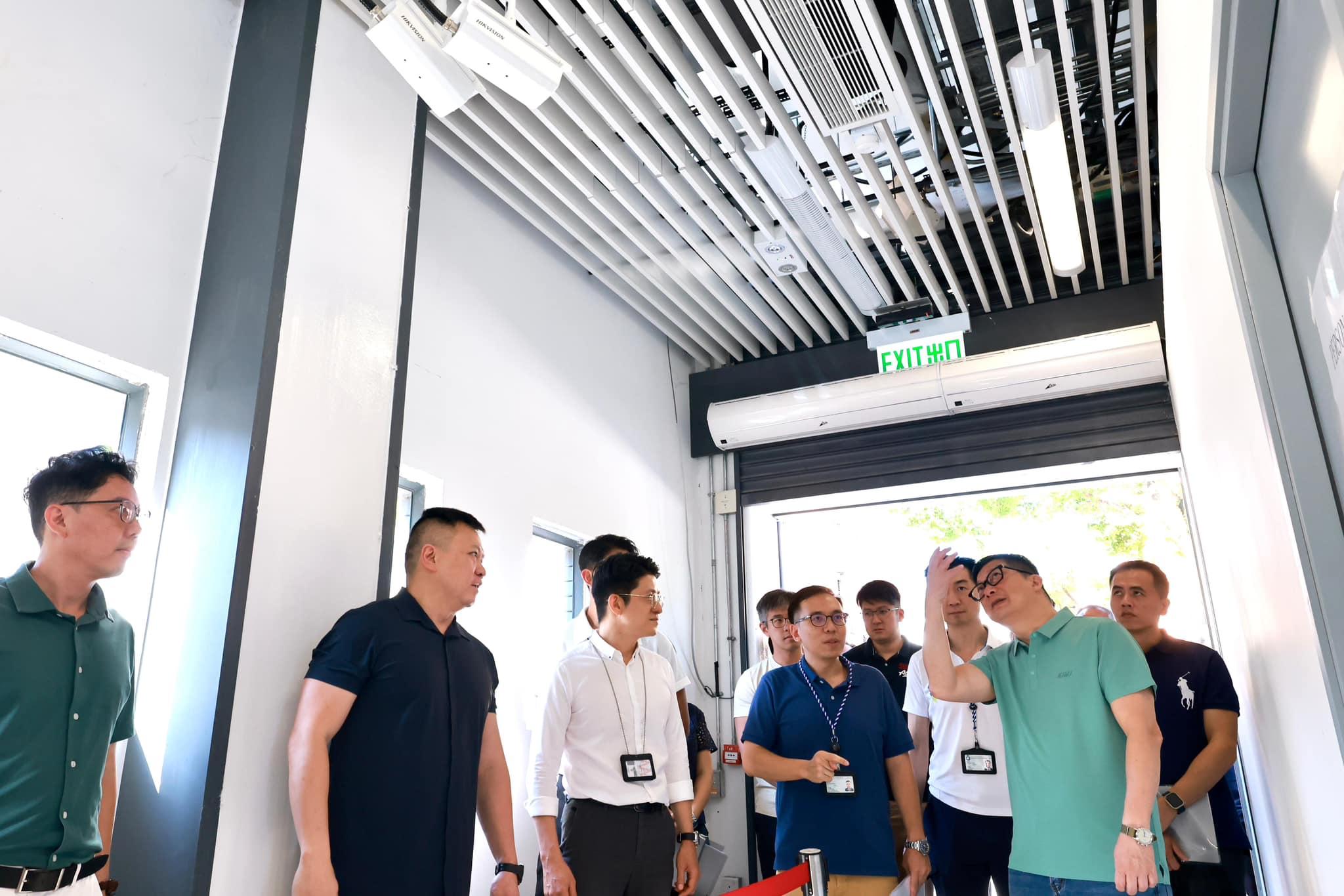 鄧炳強到場視察工程進度。(鄧炳強FB)