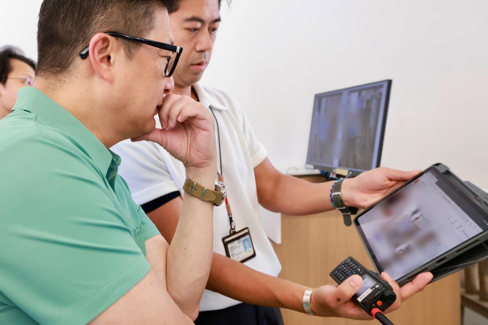 鄧炳強到場視察工程進度。(鄧炳強FB)