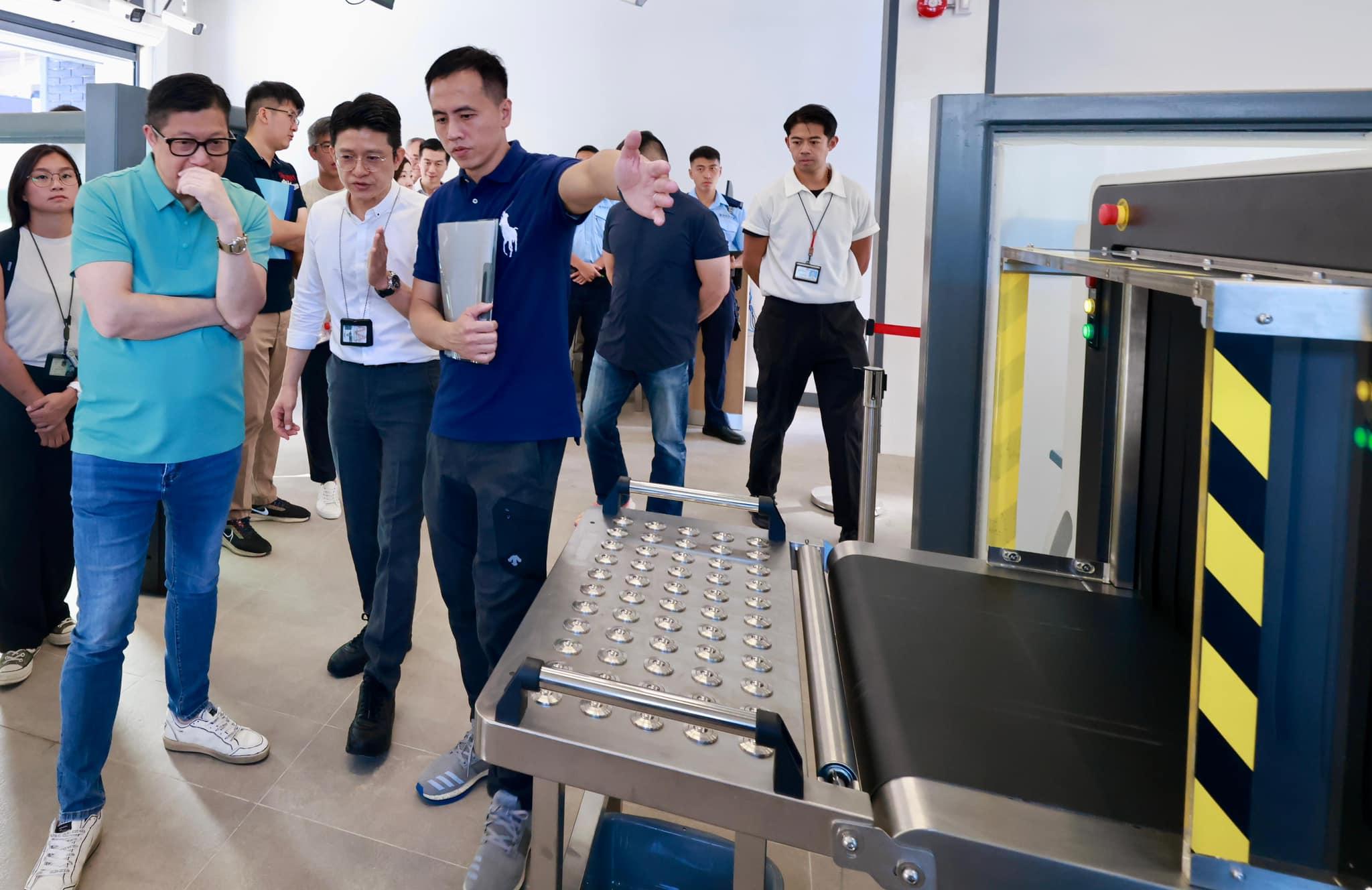 鄧炳強到場視察工程進度。(鄧炳強FB)