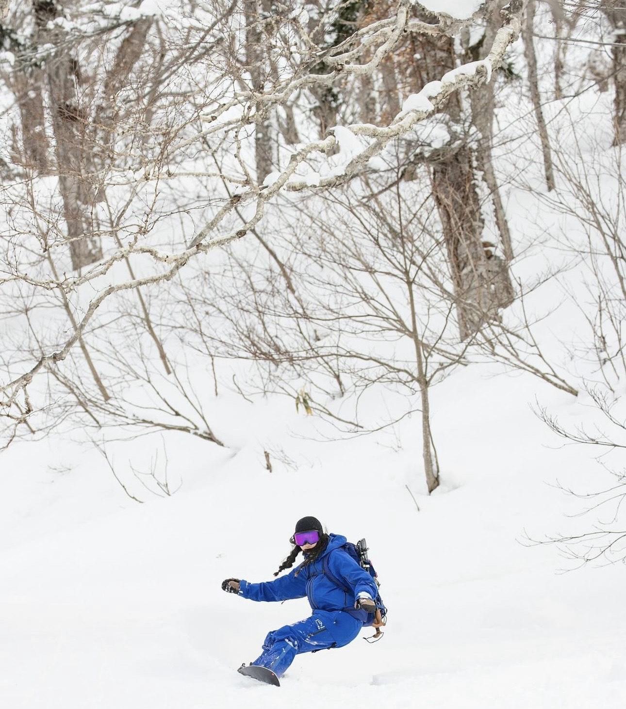 康堤與媽媽一樣喜愛滑雪。