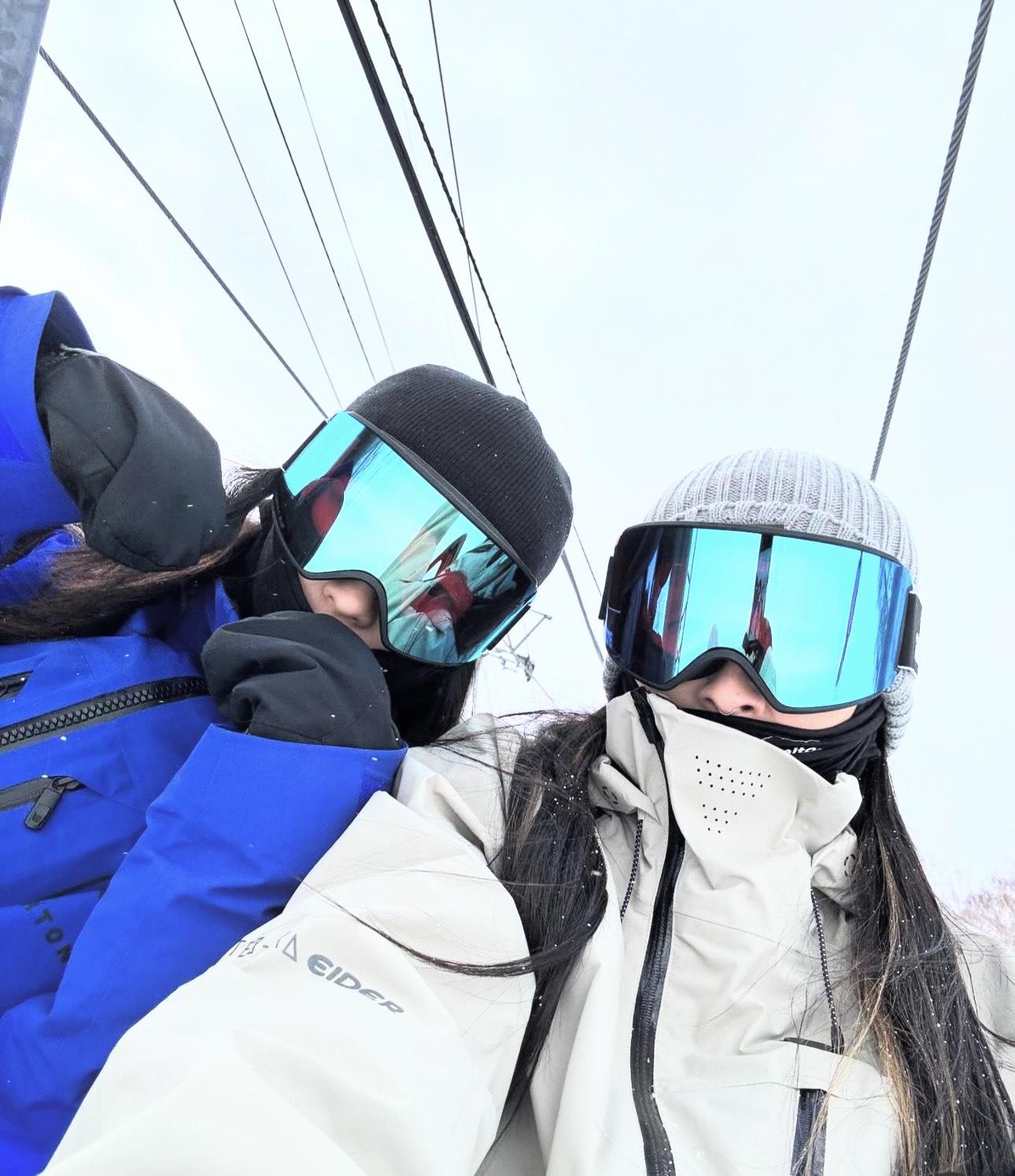 康堤與媽媽一樣喜愛滑雪。