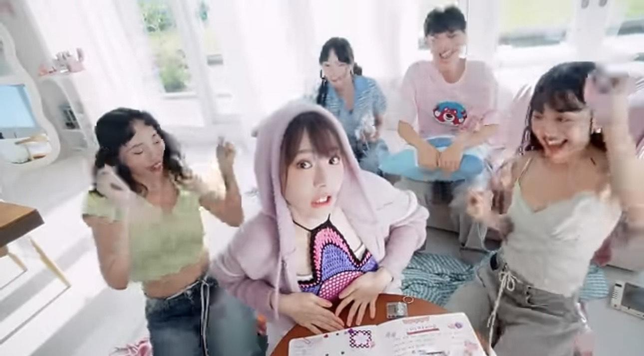 林明禎《ON CLOUD NINE 》MV截圖。