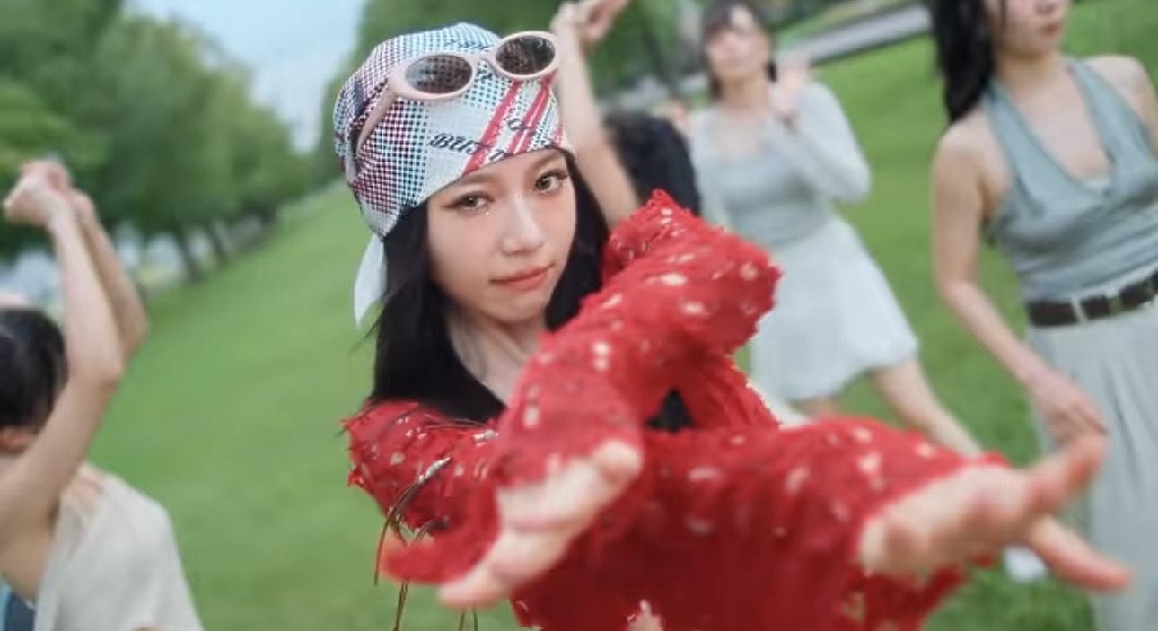 林明禎《ON CLOUD NINE 》MV截圖。