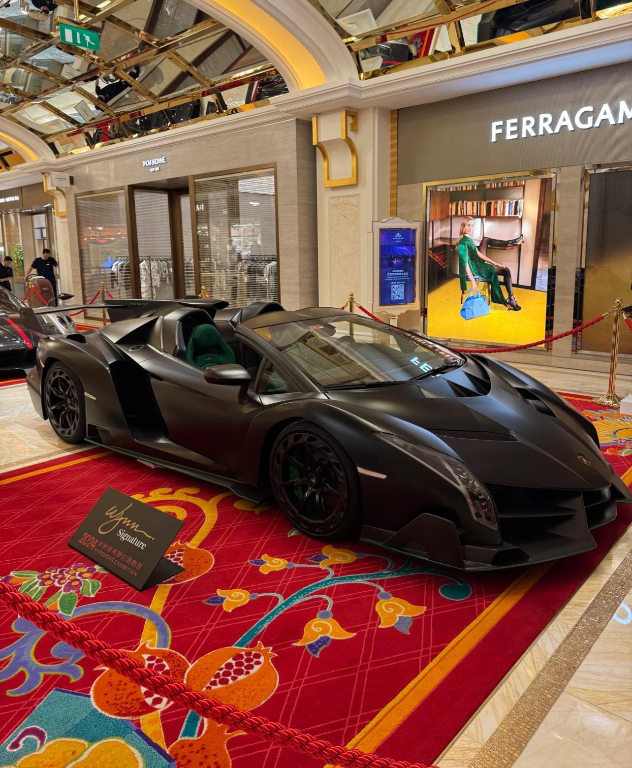 內地小朋友疑撞凹名貴展覽車 全球限量77部售300萬美金｜網上熱話 | am730