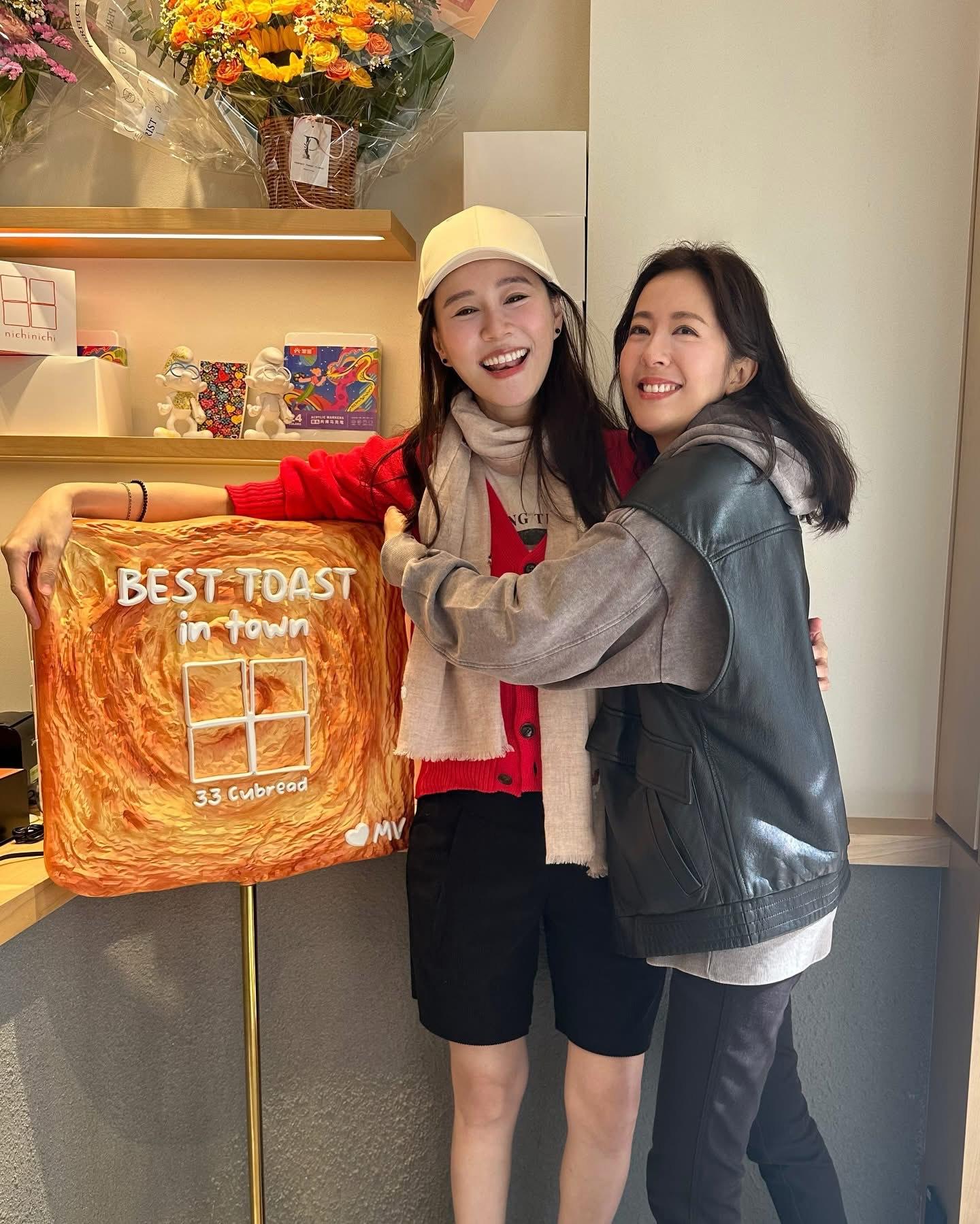 唐詩詠在銅鑼灣的日式吐司專門店正式開張,作為好姊妹的黃翠如當然亦有現身支持。