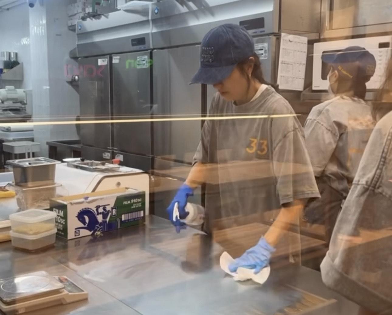 唐詩詠樣樣都親力親為。