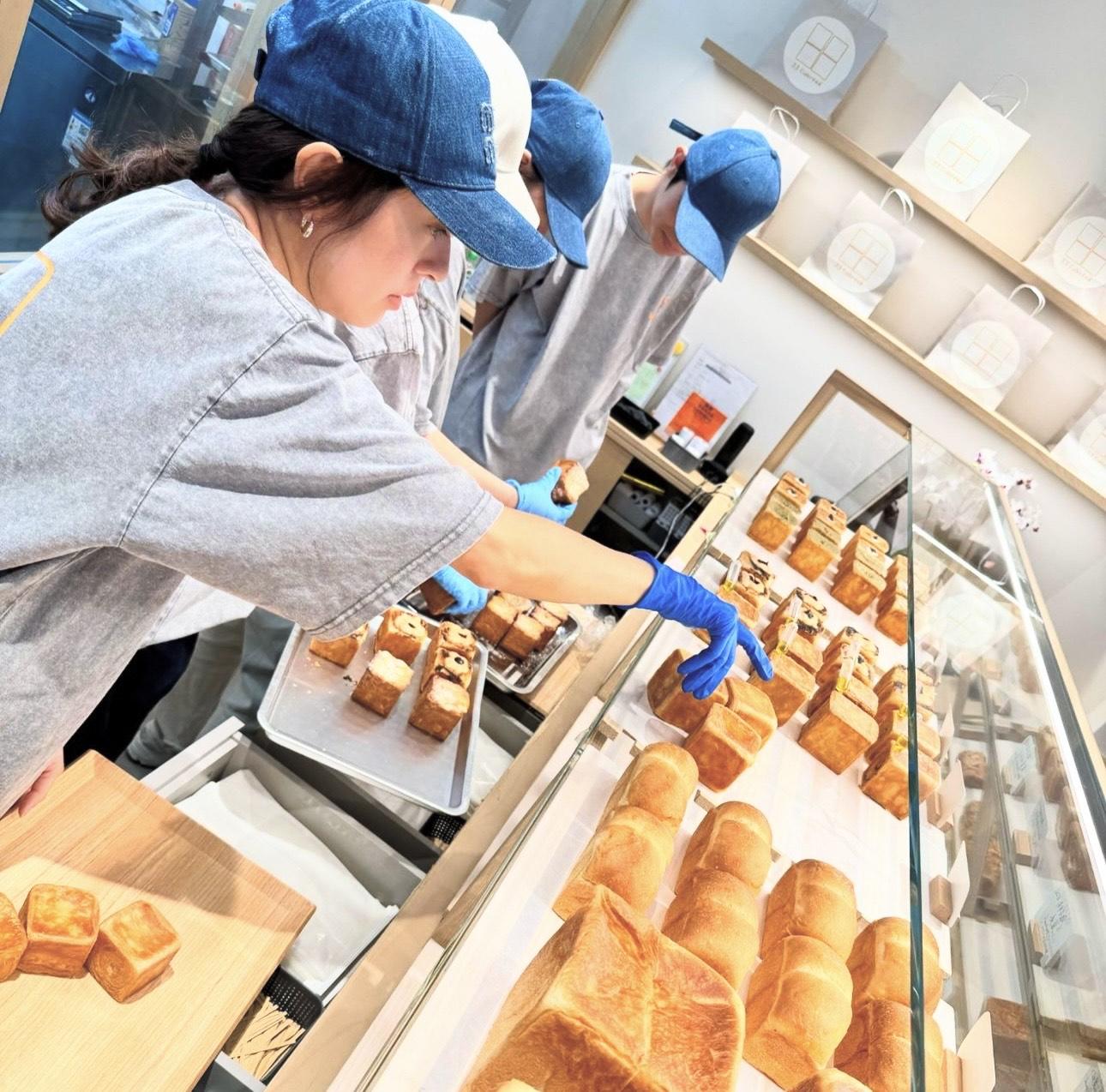 唐詩詠的吐司店生意極好,經常大排長龍。