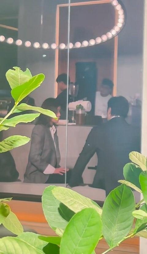 背向鏡頭的,應該是阿佘戲中拍檔譚耀文。