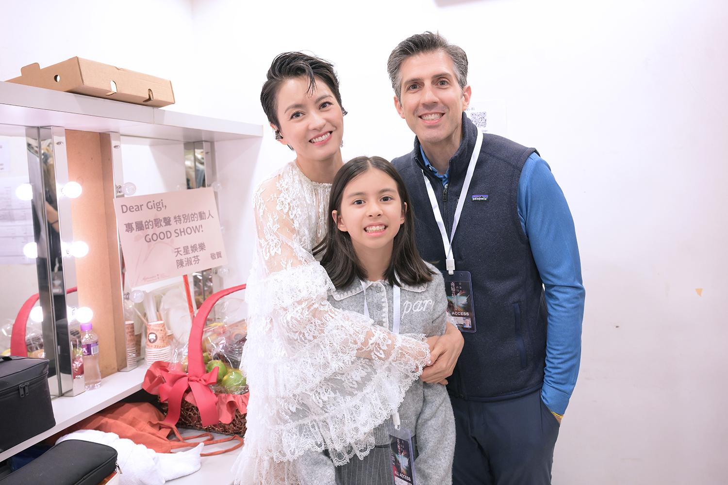 有丈夫和女兒在台下打氣,Gigi順利完成首場演出。