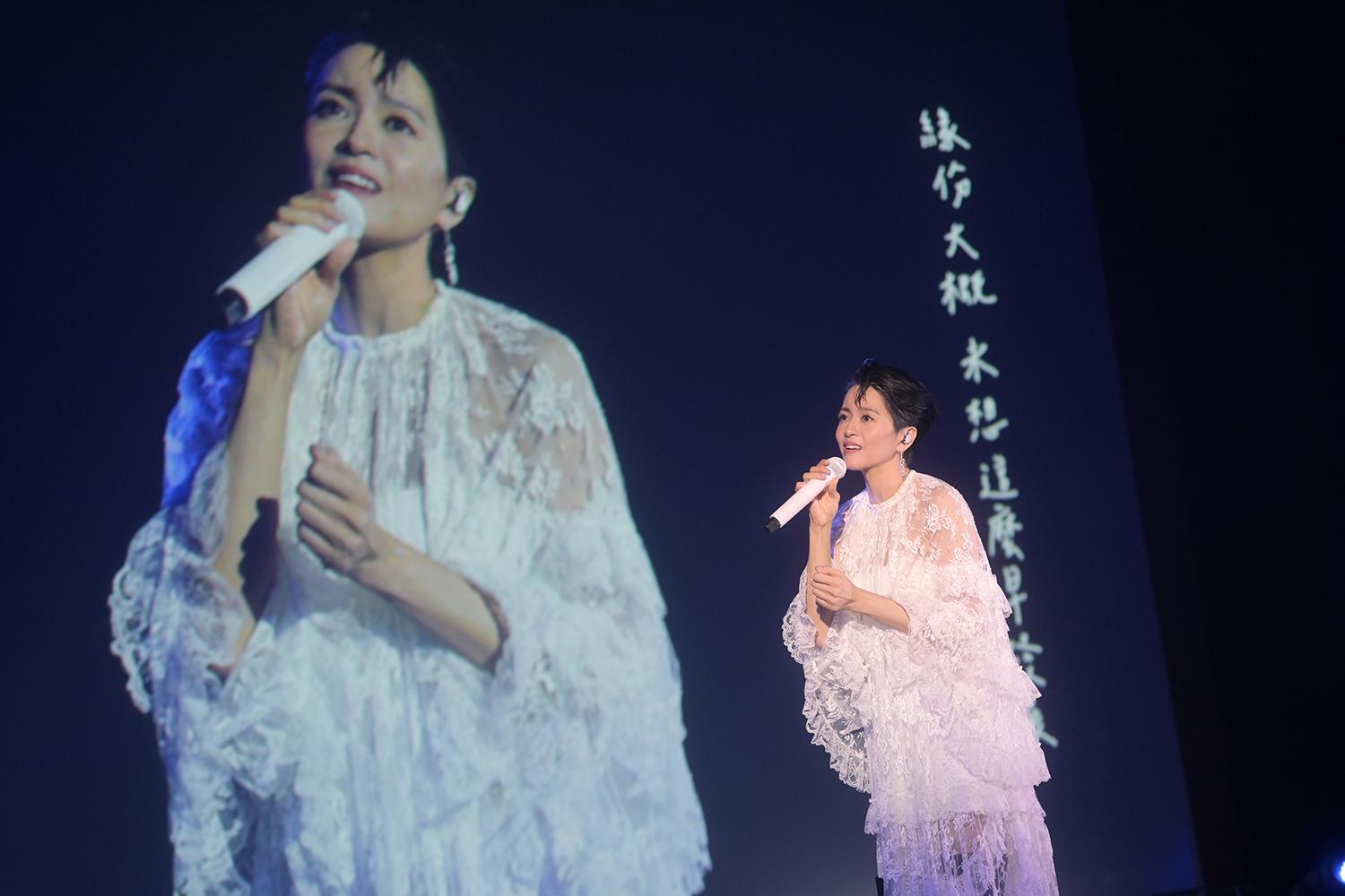 今次在《梁詠琪 時間遇上我們~專屬的特別》香港場,前半段的歌單以「回憶」作為主軸。